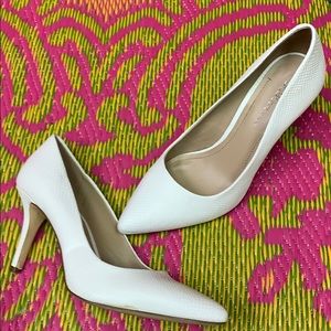 White pumps BCBG generation